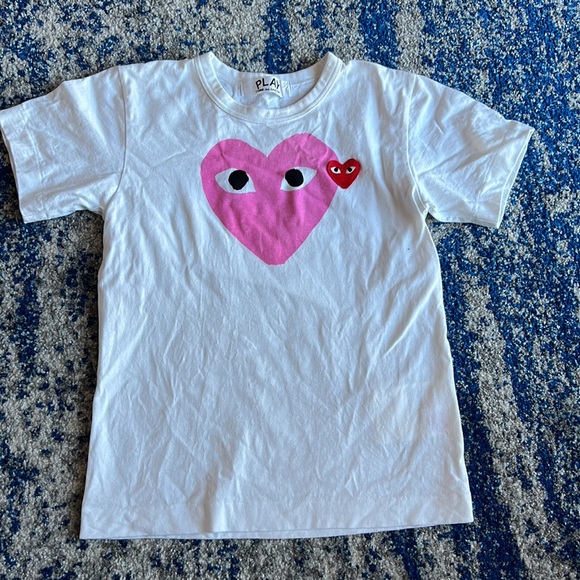 COMME DES GARCONS PLAY
Red Heart Tee - Picture 4 of 9